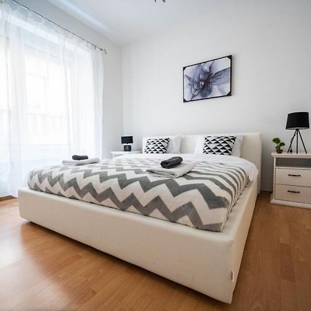 Bright And Modern 1Bdr Apartment In The Center SJJ Eksteriør bilde